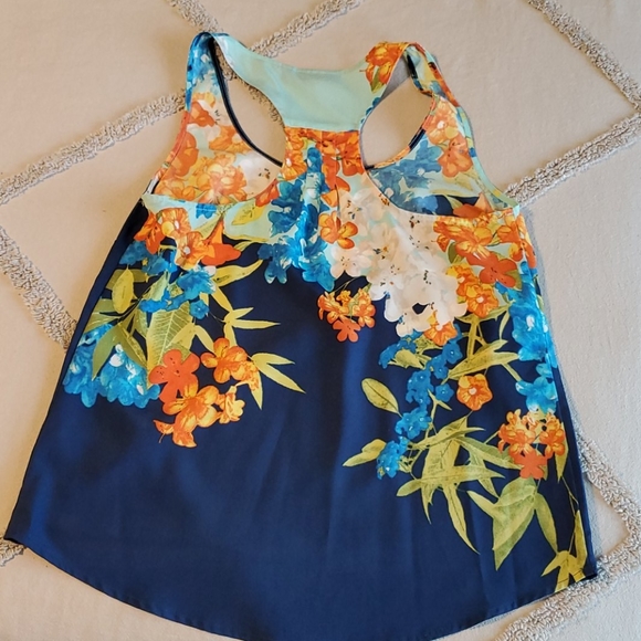 4 Racerback top - Picture 2 of 8